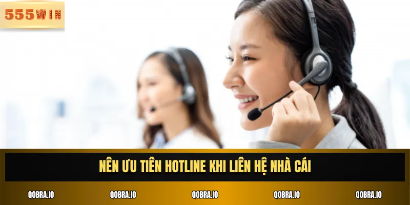 Nên ưu tiên hotline khi liên hệ nhà cái